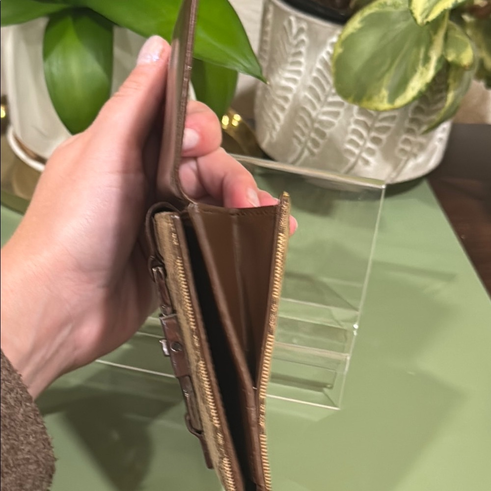Gucci Beige and Brown Wallet - Picture 8 of 11